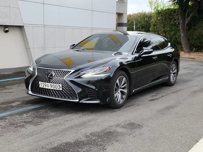 Lexus LS