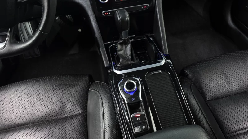 Renault SM6