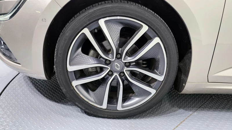 Renault SM6