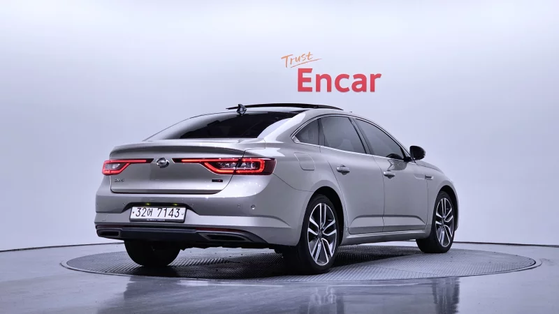 Renault SM6