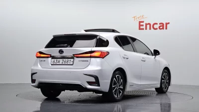 Lexus CT200h