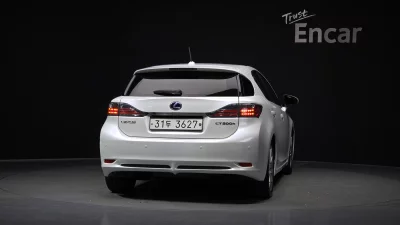 Lexus CT200h
