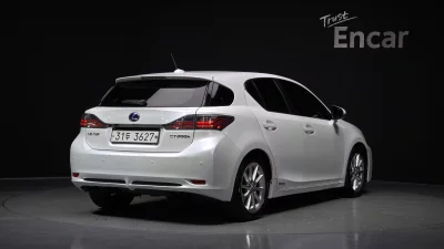 Lexus CT200h