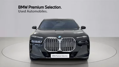 BMW i7