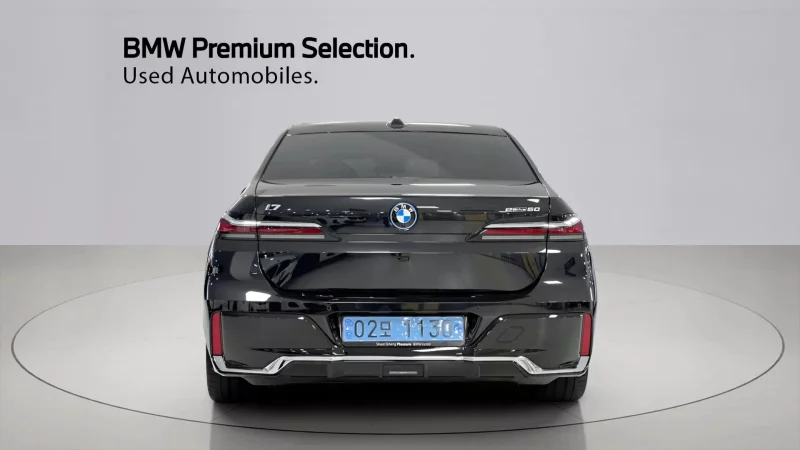 BMW i7