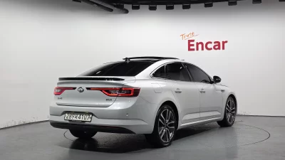 Renault SM6