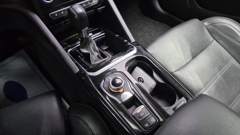 Renault SM6