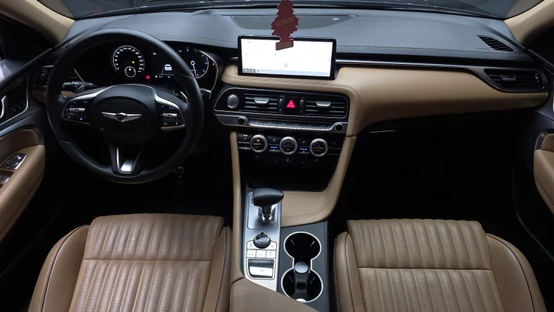 Genesis G70