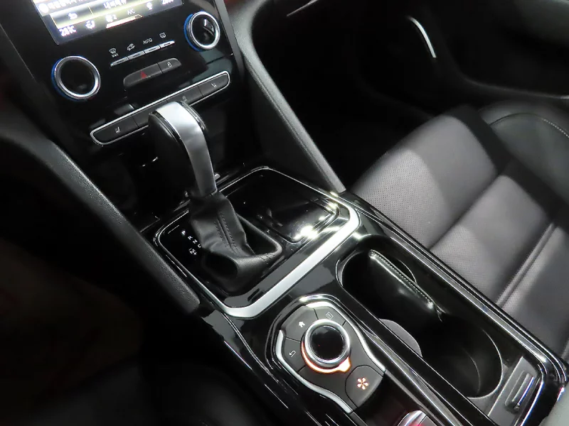 Renault SM6