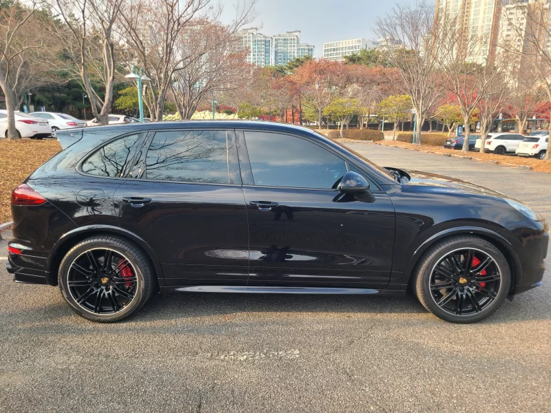Porsche CAYENNE