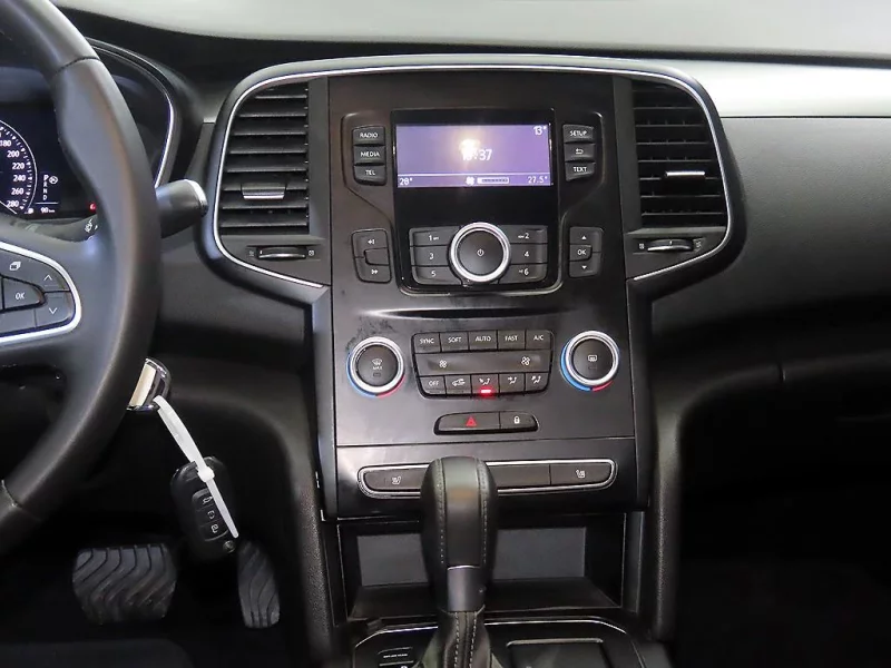 Renault SM6