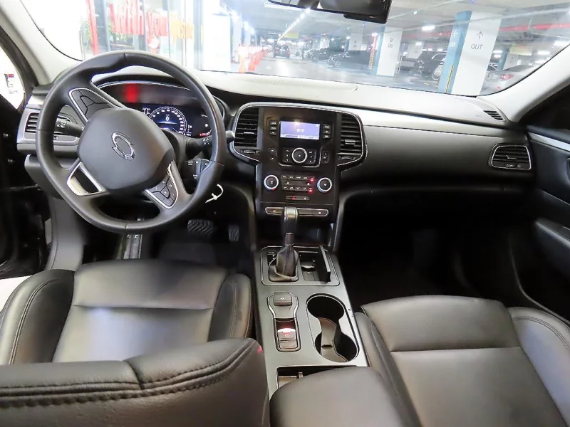 Renault SM6