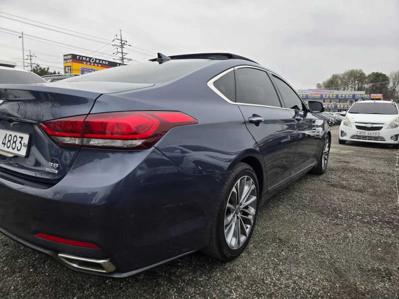 Hyundai Genesis