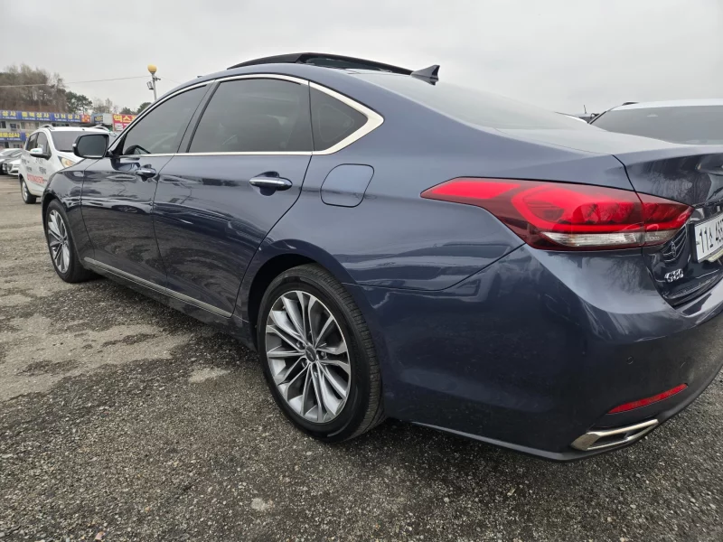 Hyundai Genesis