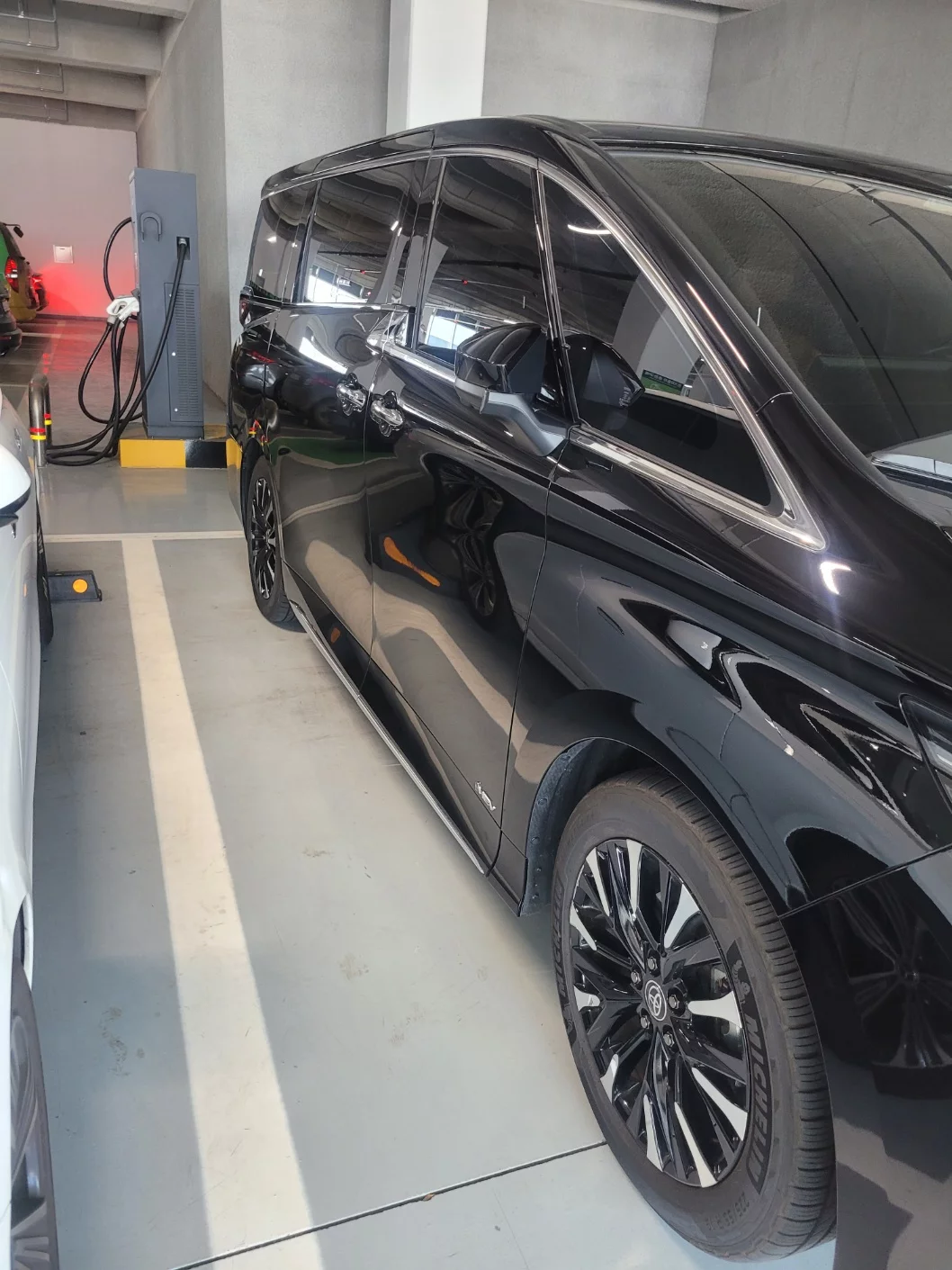 TOYOTA ALPHARD 2025г.в. силовым агрегатом объёмом 2487 см3 на 190 л.с цвет Черный - экспорт из Кореи. Фото №9