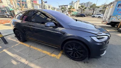 Tesla MODEL X
