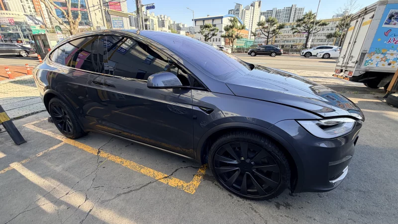 Tesla MODEL X
