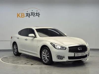 Infiniti Q70