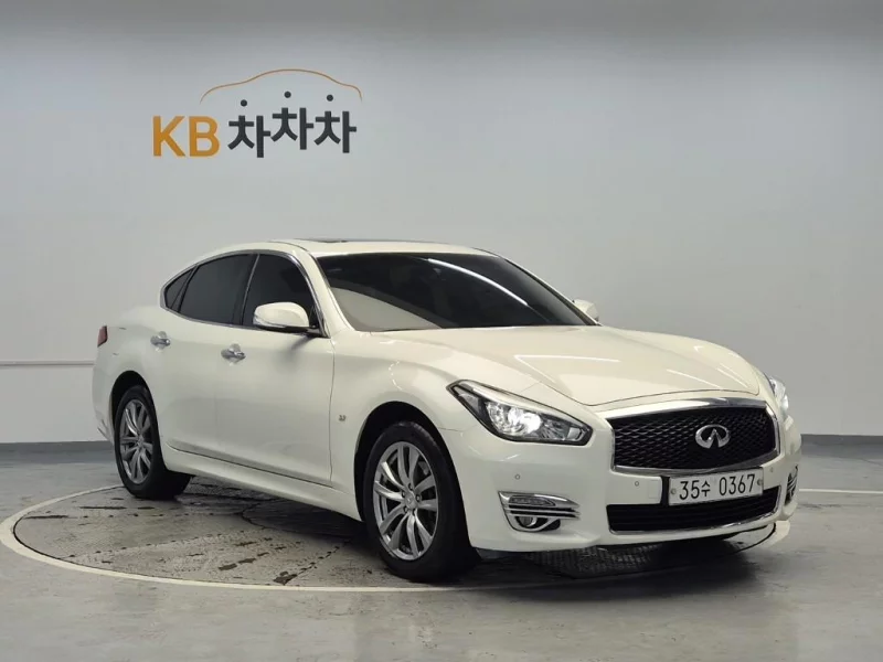Infiniti Q70