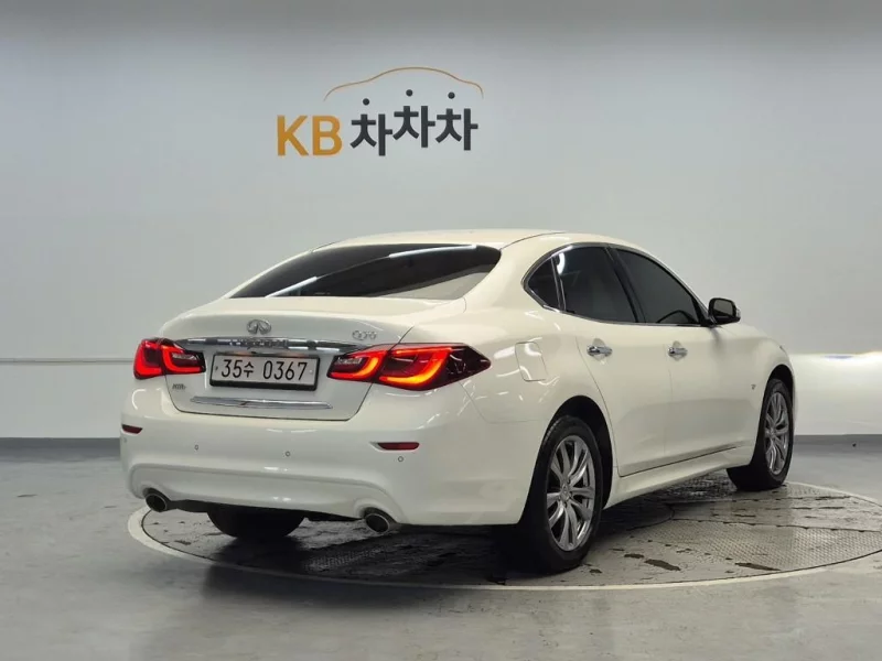 Infiniti Q70