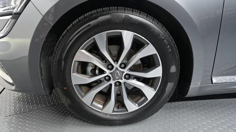 Renault SM6