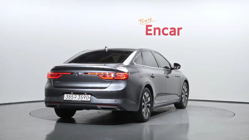 Renault SM6