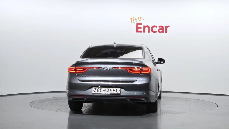 Renault SM6