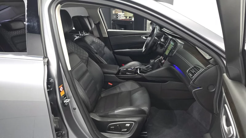 Renault SM6