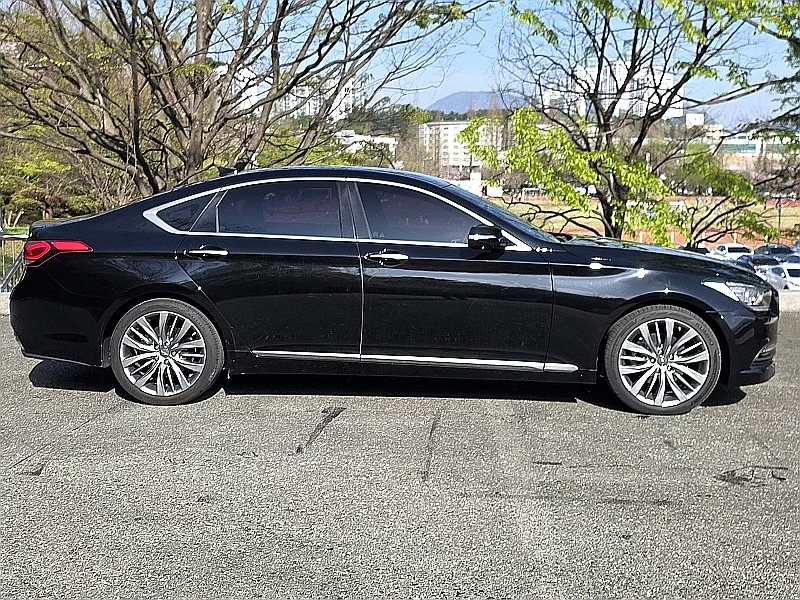 Hyundai Genesis
