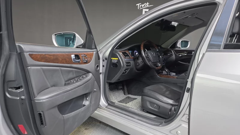 Hyundai Equus