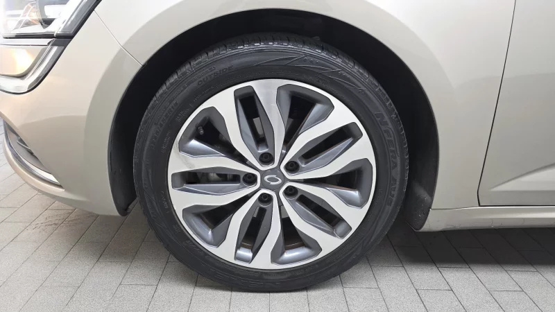 Renault SM6