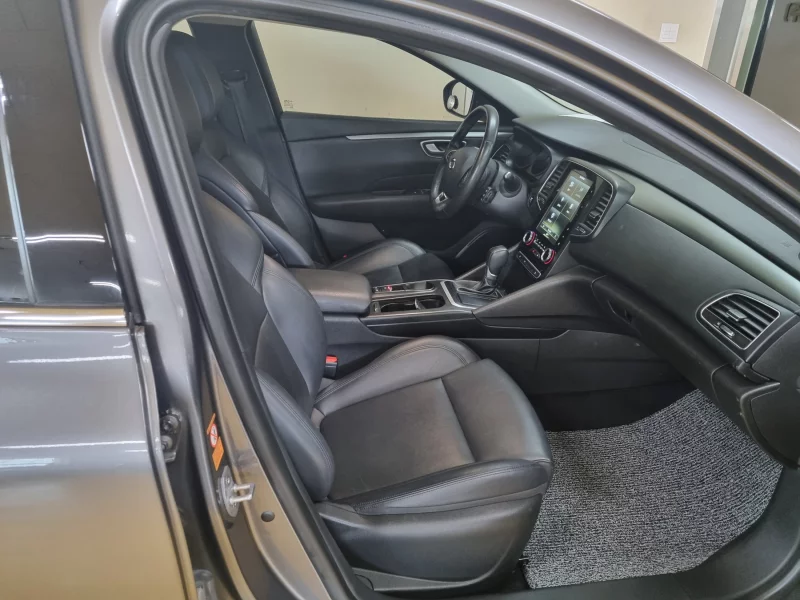 Renault SM6