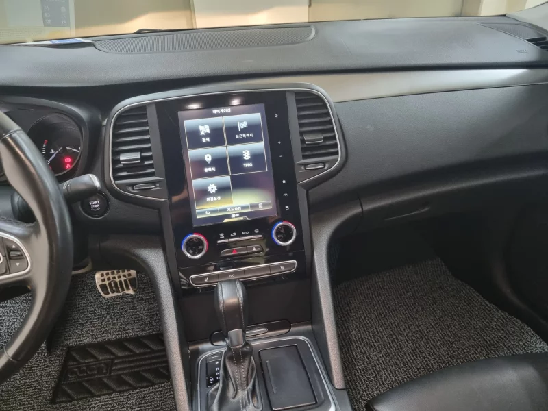 Renault SM6