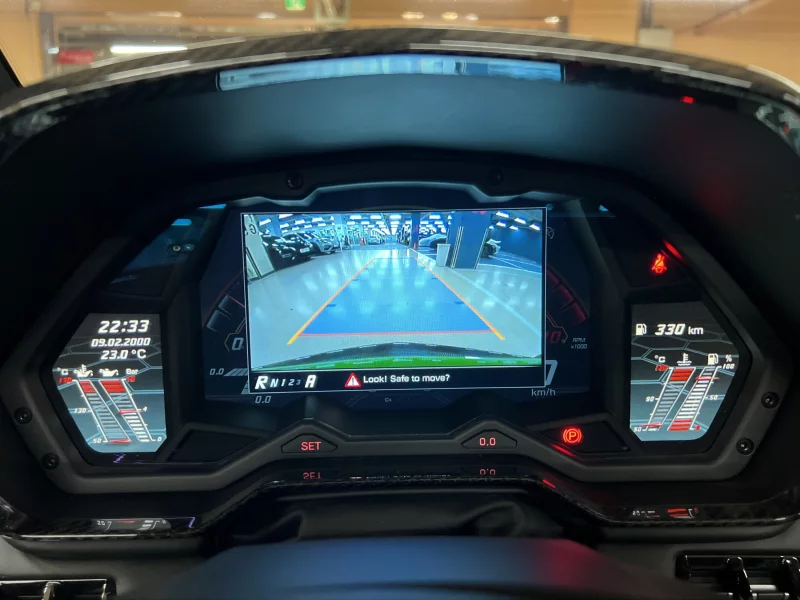 Lamborghini AVENTADOR