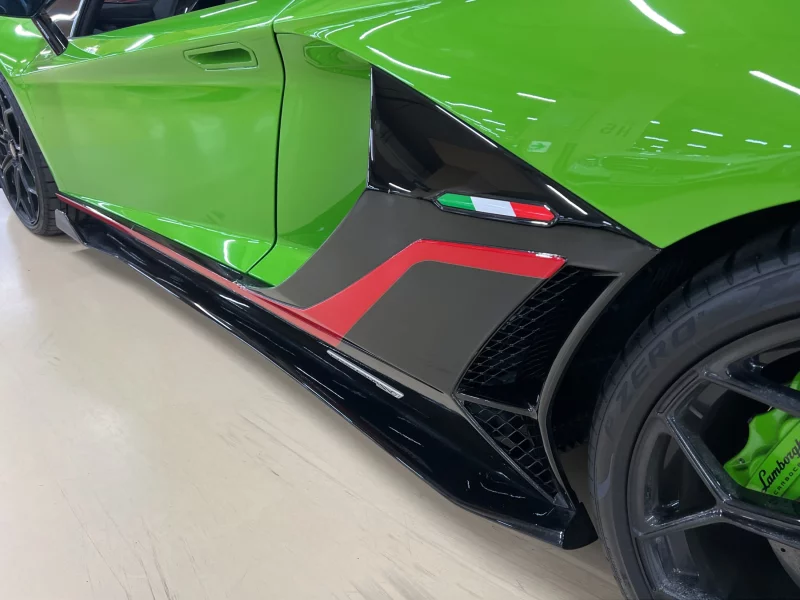 Lamborghini AVENTADOR