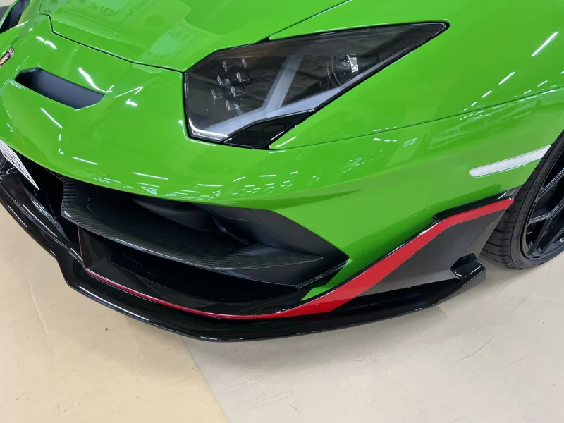 Lamborghini AVENTADOR