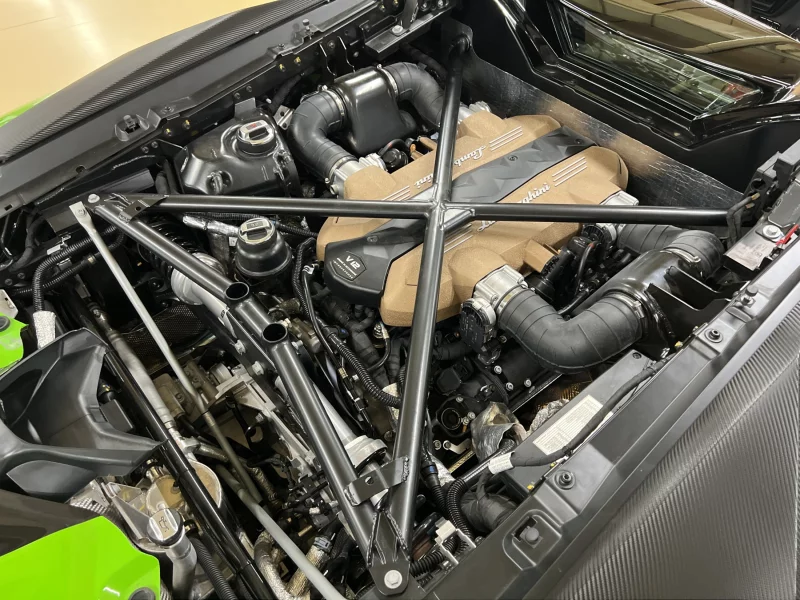 Lamborghini AVENTADOR