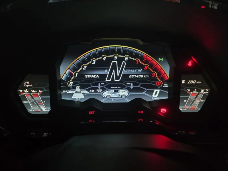 Lamborghini AVENTADOR