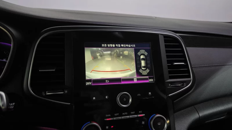 Renault SM6