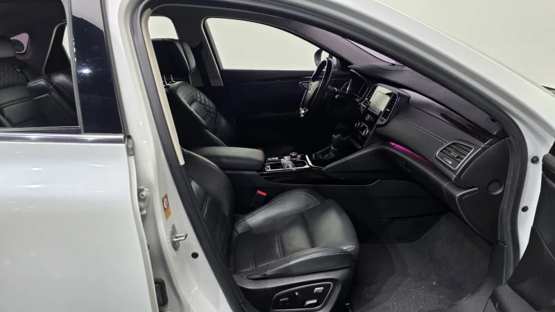 Renault SM6