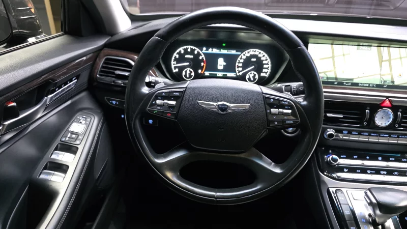 Genesis EQ900