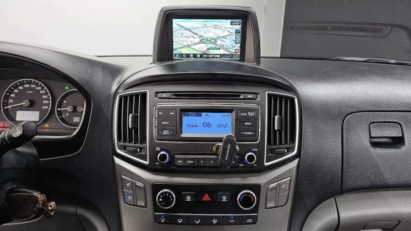 Hyundai Grand Starex