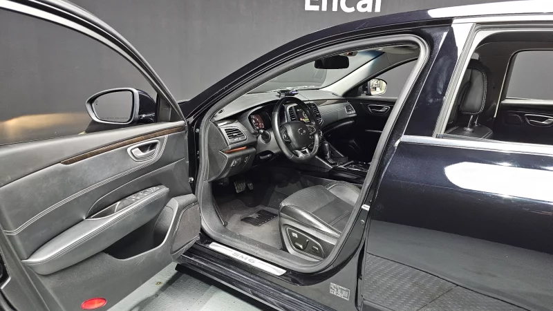 Renault SM6