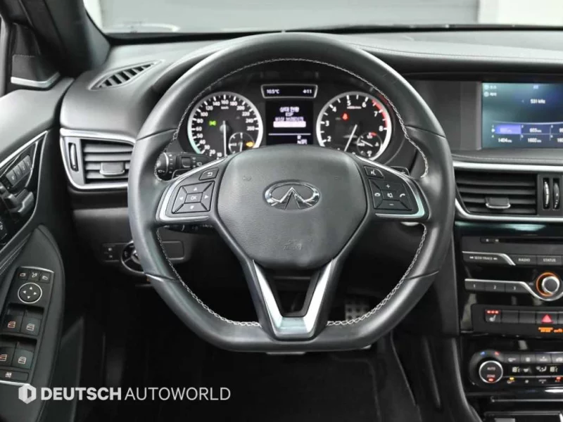 Infiniti Q30