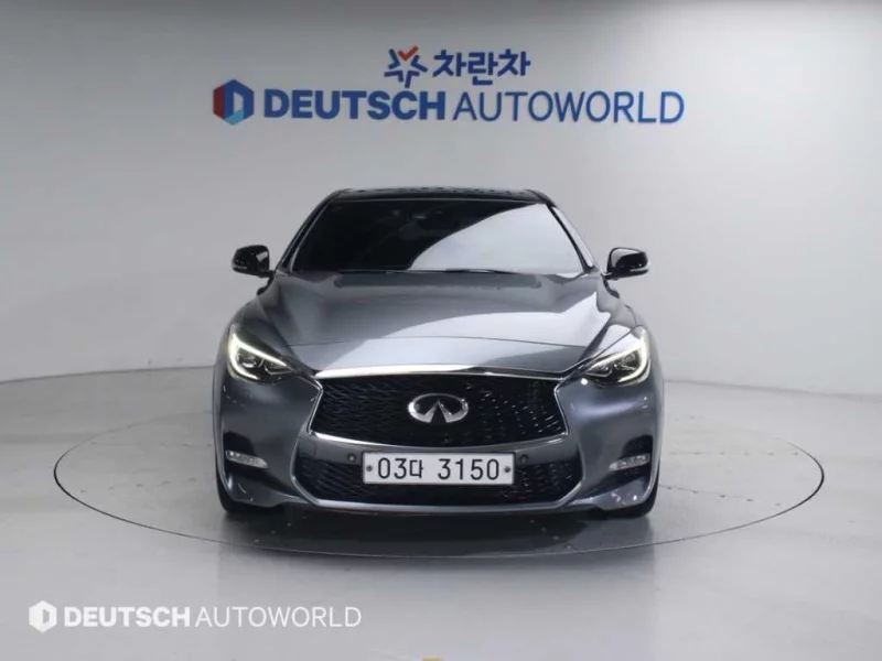 Infiniti Q30