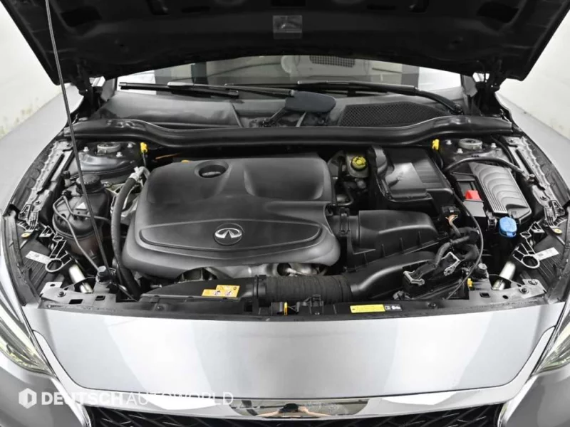 Infiniti Q30