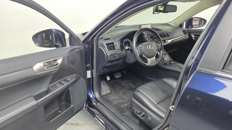 Lexus CT200h