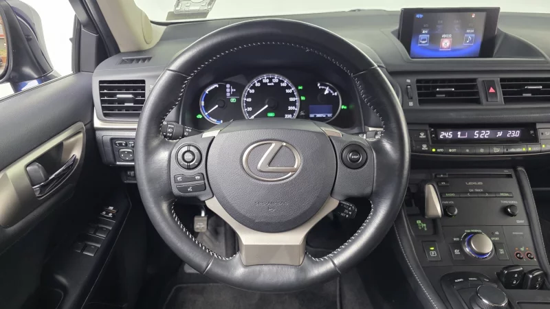 Lexus CT200h