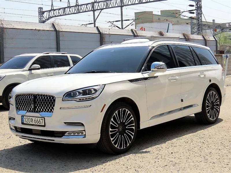 Lincoln AVIATOR