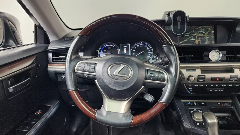Lexus ES300h